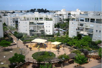 הדבקת אזהרה על רכב חונה שלא כחוק בבית משותף